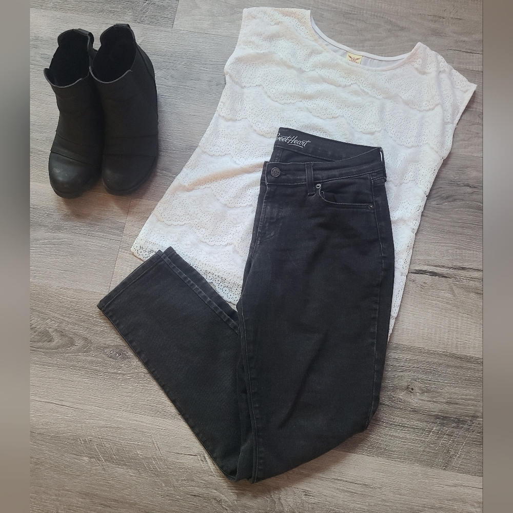 Black sweetheart jeans